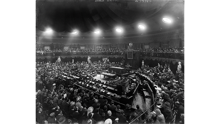 Dáil Éireann meeting in the Mansion House, August 1921